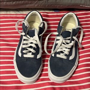 NWOT Vans old skool shoes